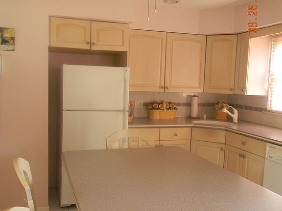 4th image of 142 N Linden St