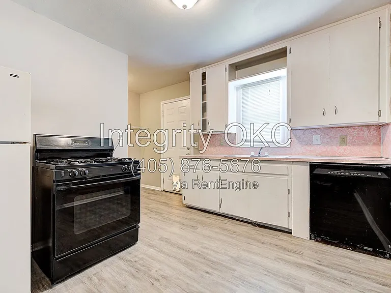 416 Reed Pl — Photo 3