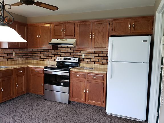 4th image of 42 Buckingham Drive N