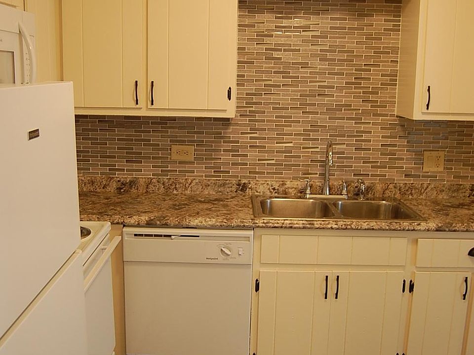 1st image of 228 Des Plaines Ave APT 102