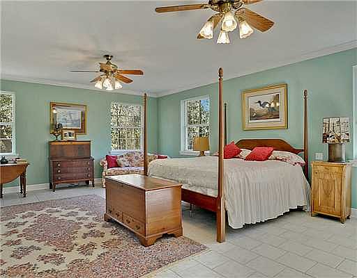4th image of 422 Saint Augustine Ave