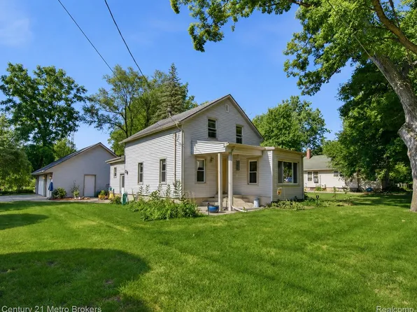 301 Field Rd, Clio, MI 48420