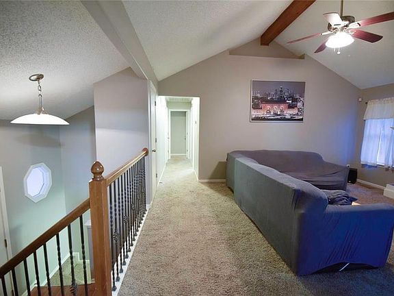 3rd image of 402 NE Leann Dr