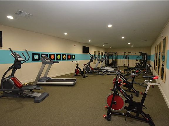 4th image of 2351 Lakeview Dr Unit 402