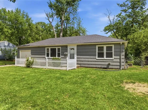 8901 Craig Dr, Overland Park, KS 66212