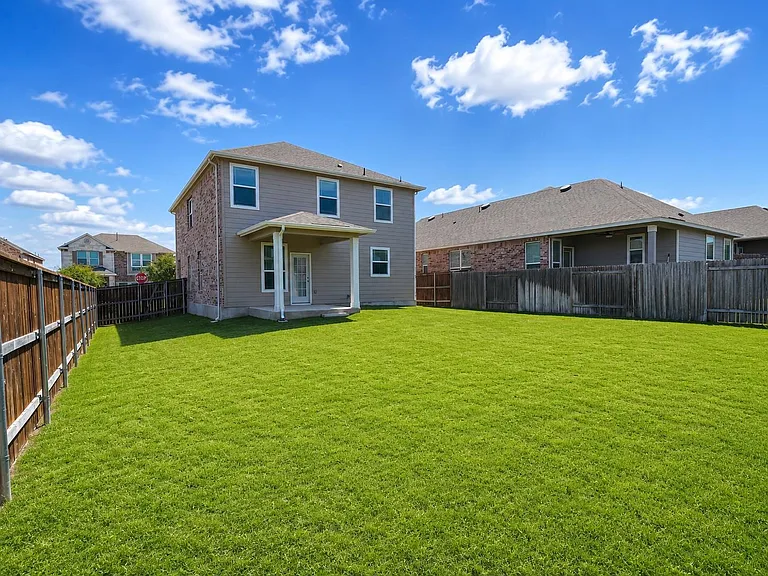521 Lady Swiss Ln — Photo 18