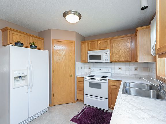 2nd image of 1360 Willow Trl