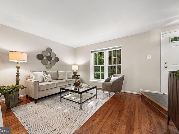 3rd image of 7449 Hatherleigh Ct