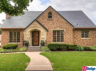 854 S 52nd St, Omaha, NE 68106