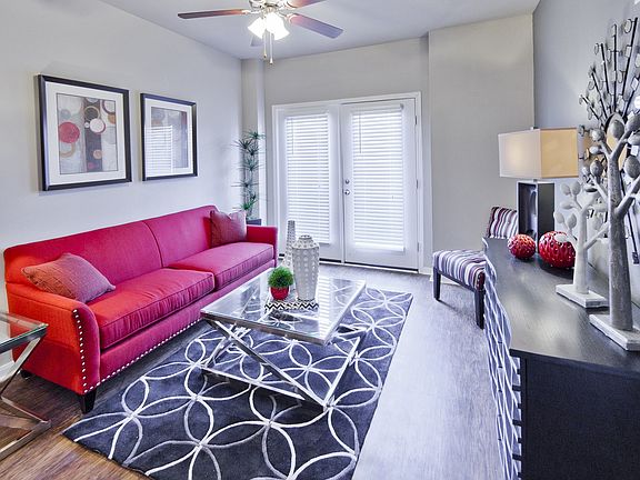 4th image of 314 NE 2nd St #2-301