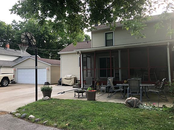 Screened in porch