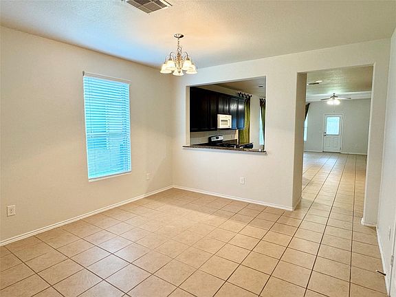 5th image of 1331 S Maple Dr
