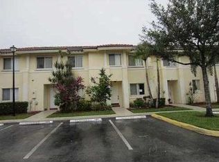 120 Hidden Court Rd #B-30, Hollywood, FL 33023