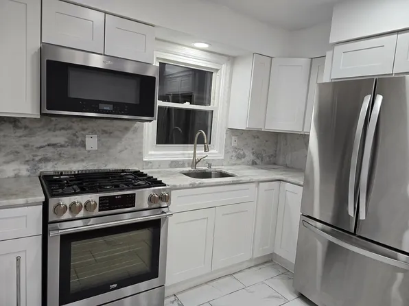 14 Pasadena Ave, Lodi, NJ 07644