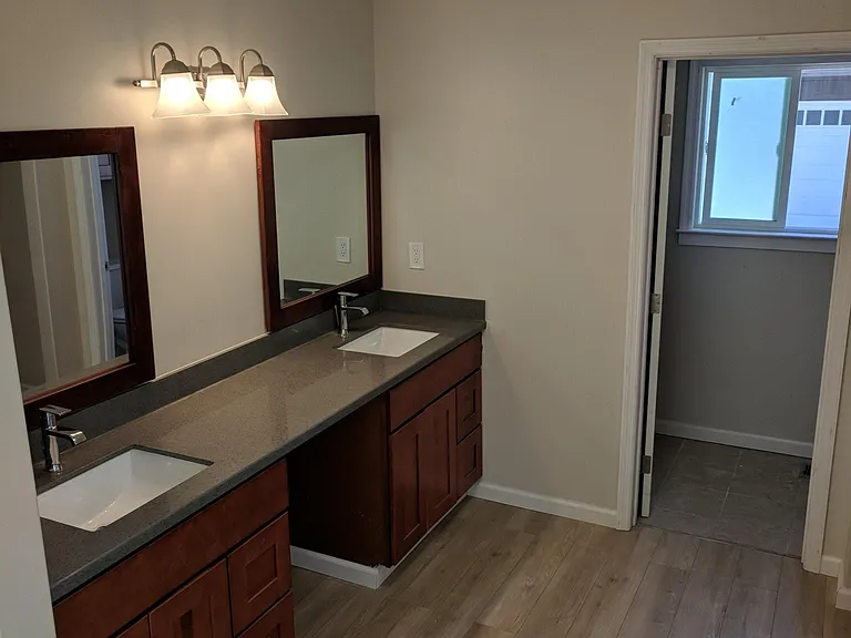 1925 Hackett Ave #1 — Photo 16