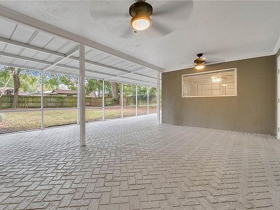 5th image of 215 Valencia Shores Dr