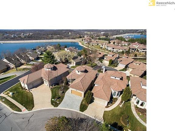 4th image of 422 NE Landings Dr