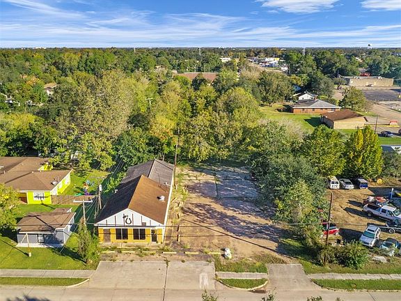 4th image of 1916 Cedar Dr