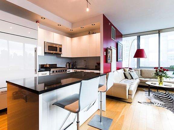 3rd image of 4630 Center Blvd APT 811