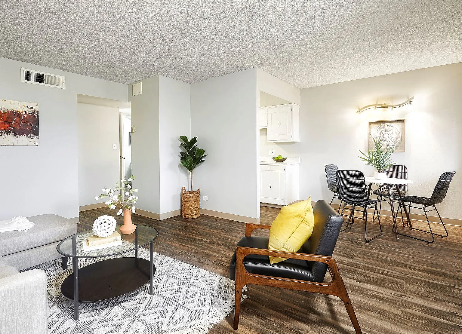 Weston Ridge Apartments — Photo 3