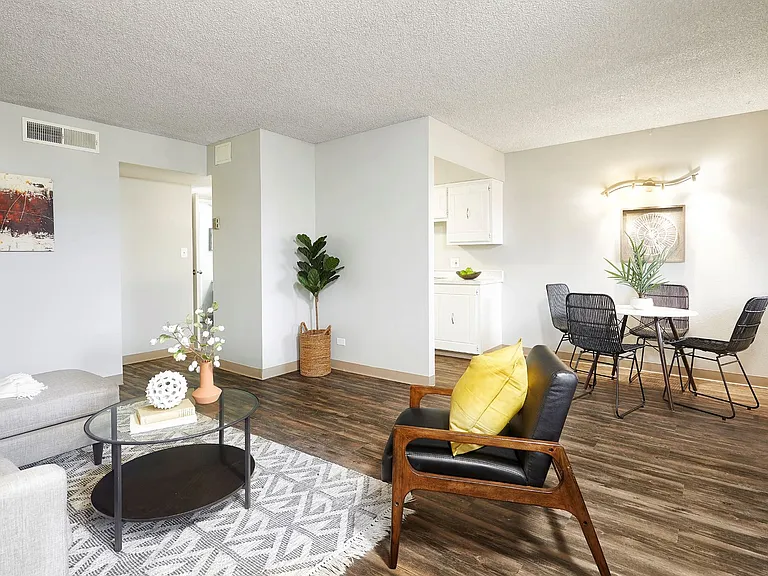 Weston Ridge Apartments — Photo 3
