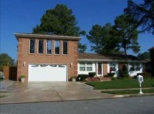 913 King Arthur Dr, Chesapeake, VA 23323