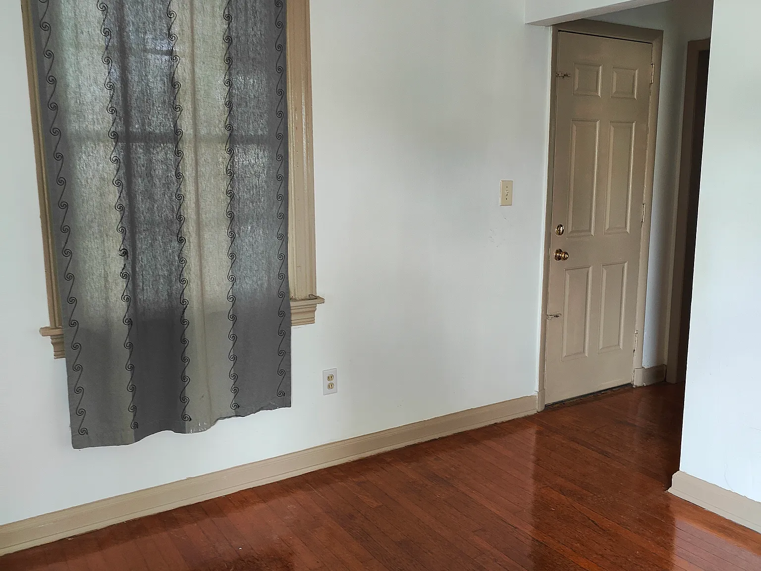 1817 Roanoke Ave — Photo 3
