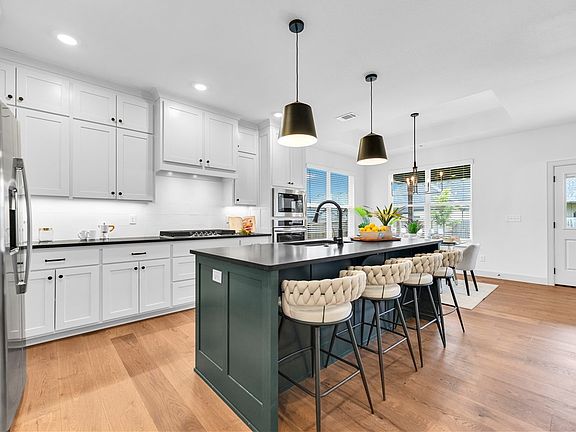 2nd image of 1111 Mammoth St