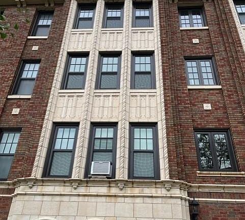 3rd image of 303-1824 N Lincoln Park W