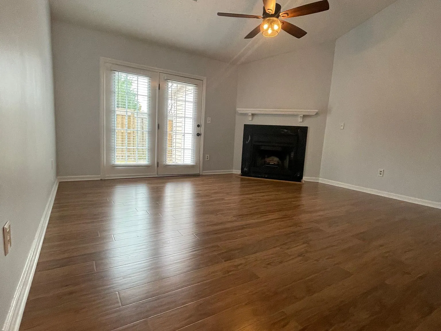 1506 Wenwood Ct — Photo 2