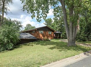 697 Mulberry Ln, Mendota Heights, MN 55118