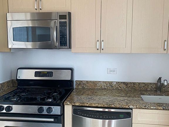 5th image of 235 W 48th St APT 30E