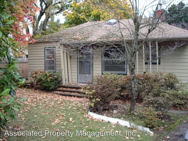 1st image of 4335 SE Cedar St