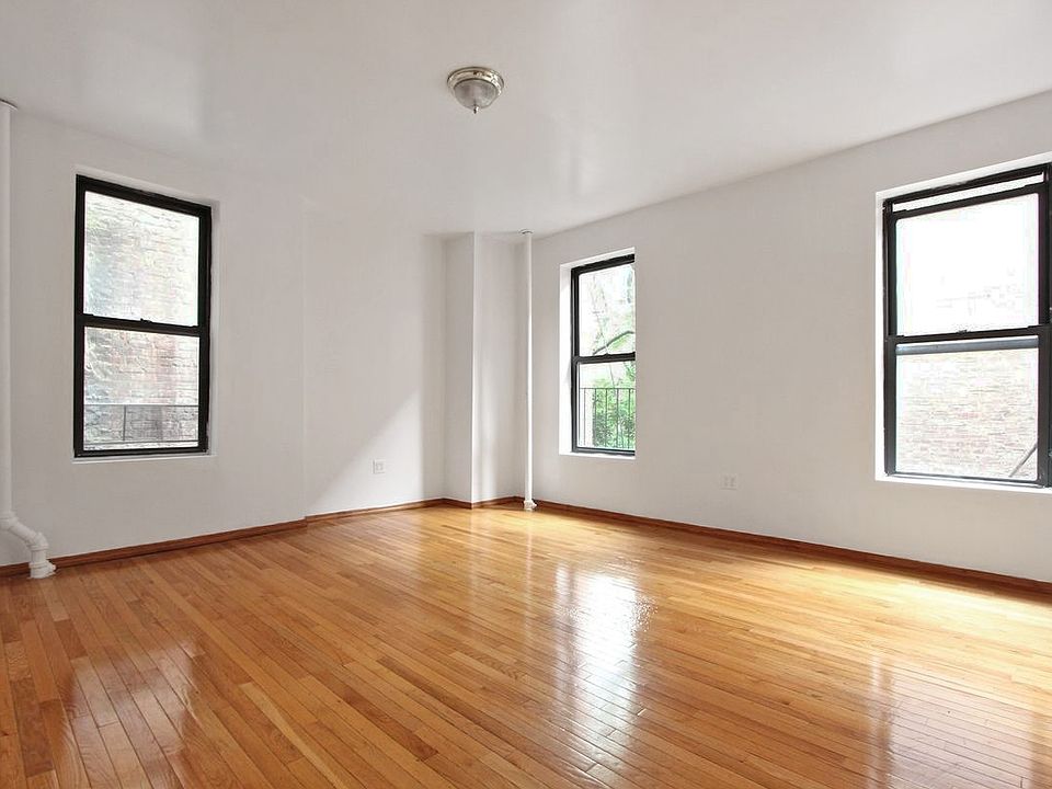 2nd image of 160 Prince St APT 7