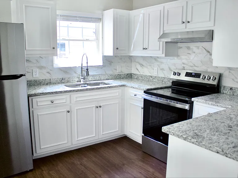 3625 Lake Side Dr — Photo 2