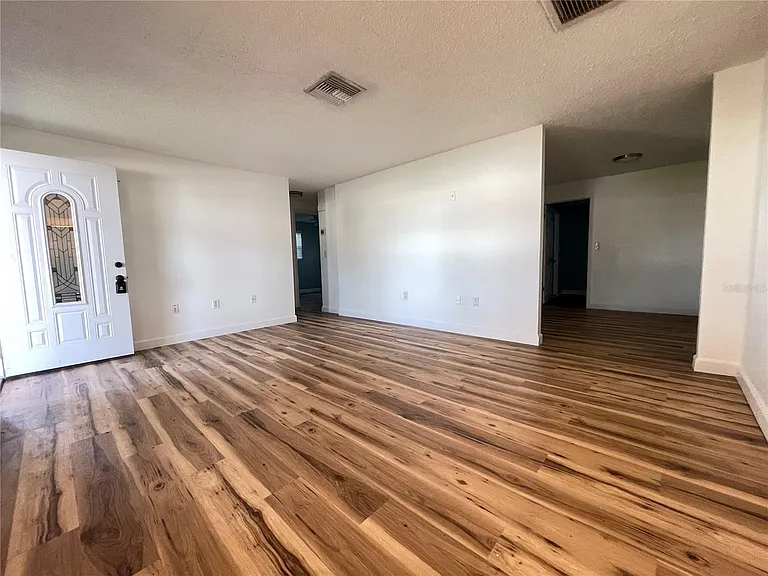 8104 Badger Ln — Photo 8