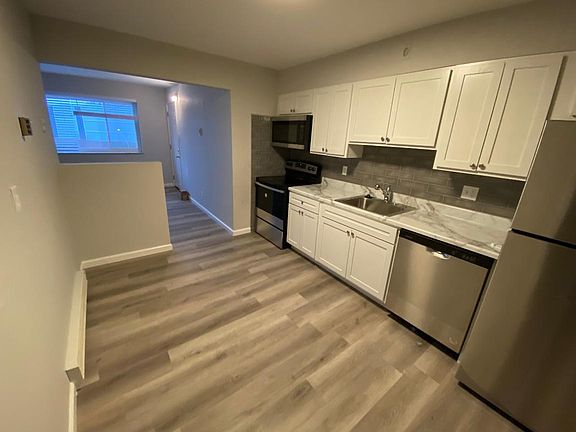 3rd image of 2358 McCausland Ave #4
