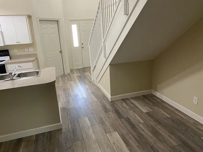 7350 Canterbury St — Photo 10