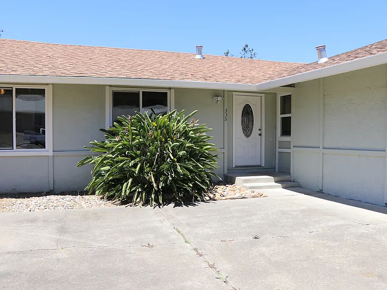 335 Rollingwood Dr — Photo 2