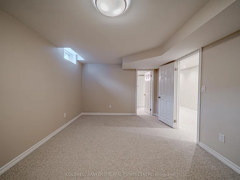 15 Military Ct — Photo 12