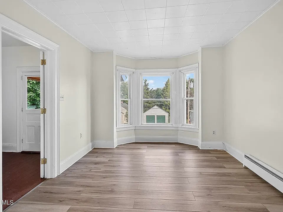 138 Davis Ave #2