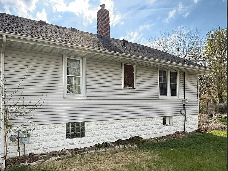 1237 E Johns Ave — Photo 2