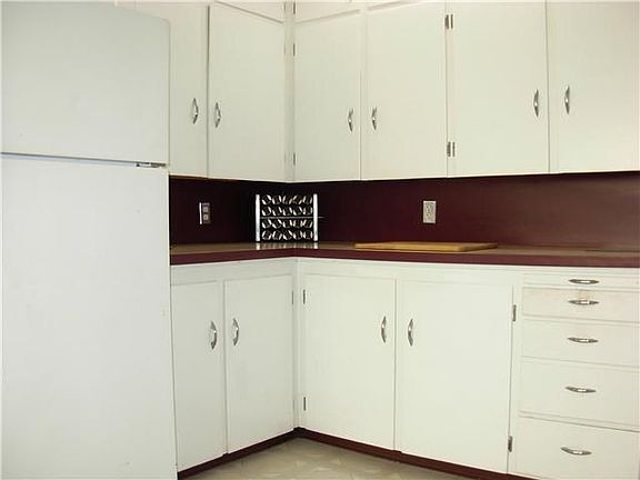 5th image of 86 Chapin St
