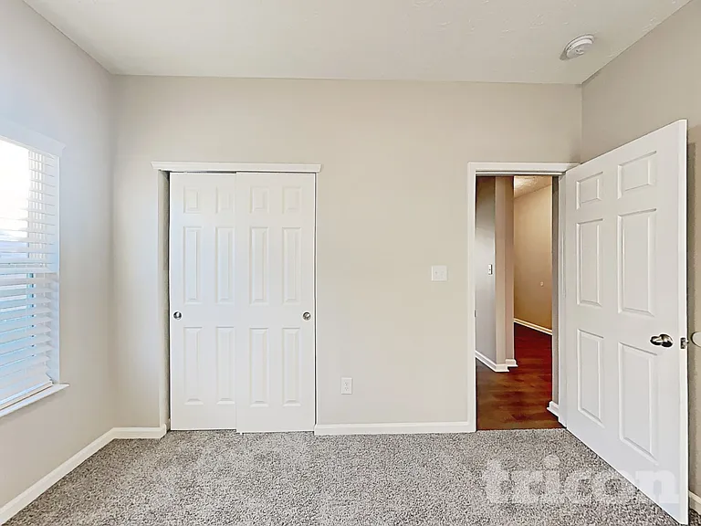 6646 Laurelwood Dr — Photo 8