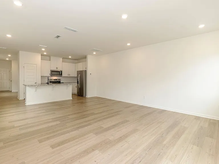 518 Eastwood St — Photo 16