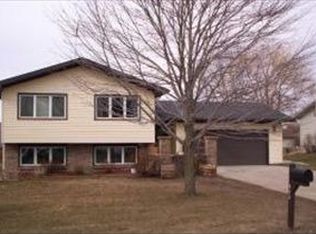 920 Crestview Ln NE, Owatonna, MN 55060