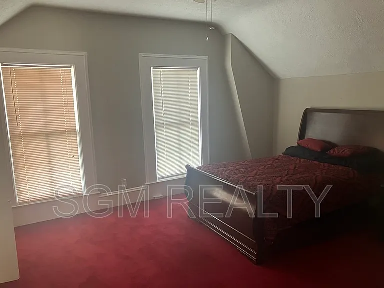 721 S Church St — Photo 10