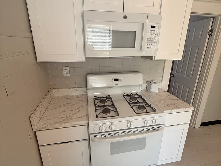 579 Woodward Ave #2 — Photo 10