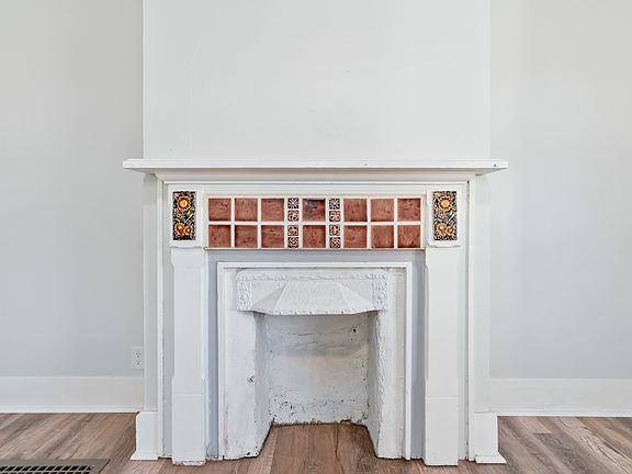 5th image of 523 Edgewood Ave