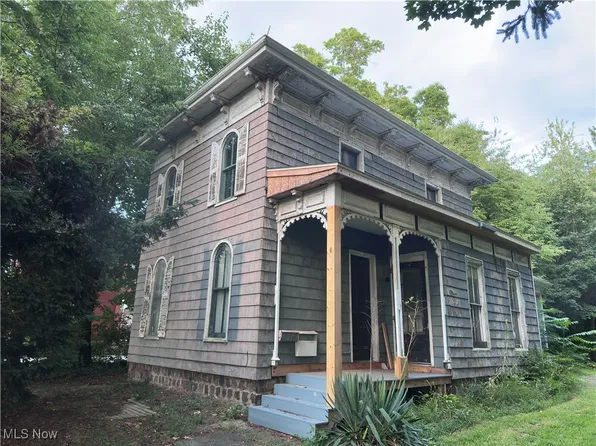 484 E Main St, Geneva, OH 44041